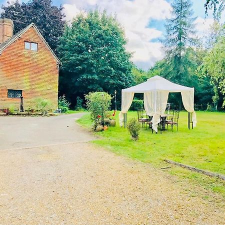 Oldlands Farmhouse Gatwick Horley Buitenkant foto