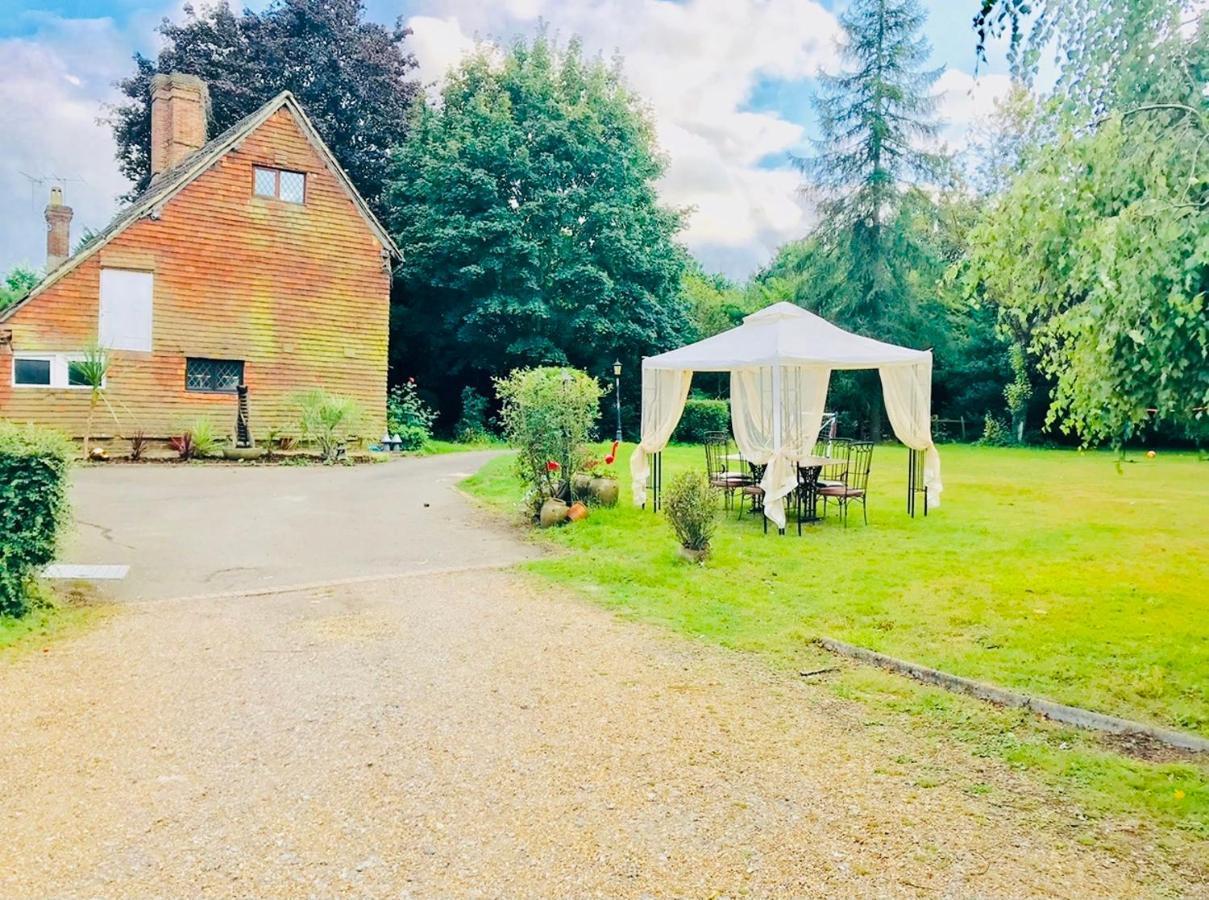 Oldlands Farmhouse Gatwick Horley Buitenkant foto