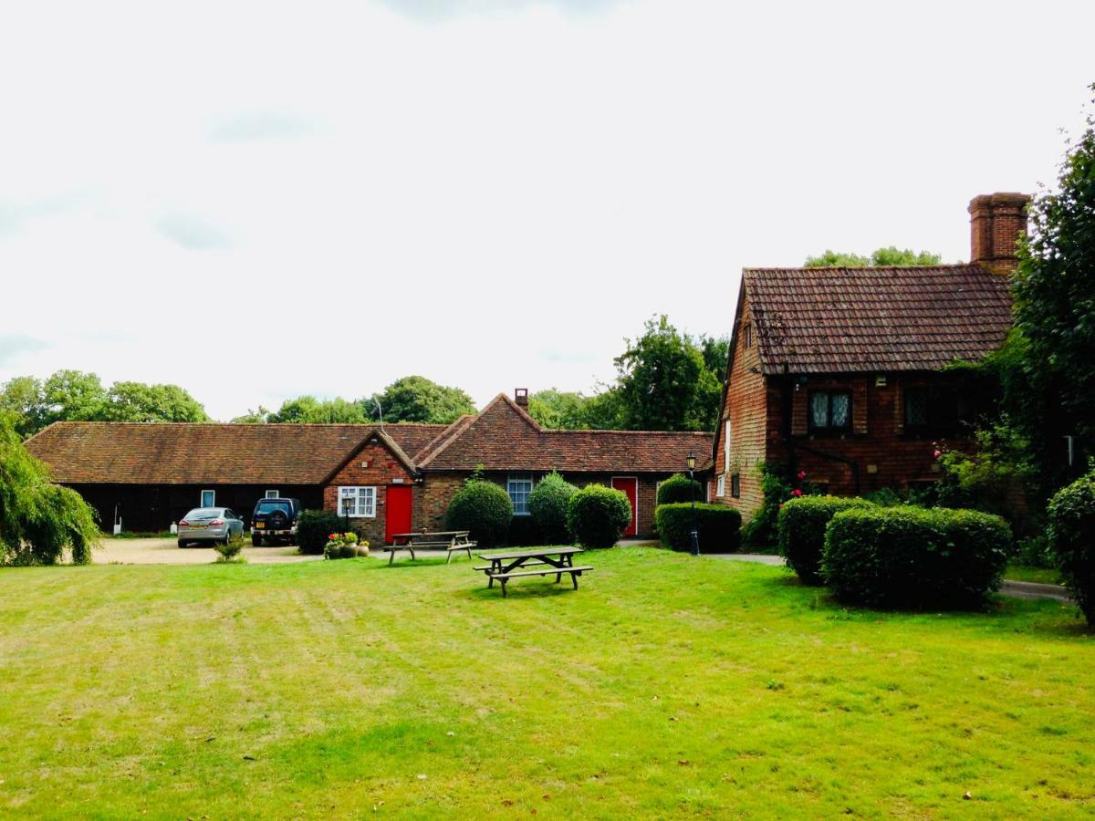 Oldlands Farmhouse Gatwick Horley Buitenkant foto