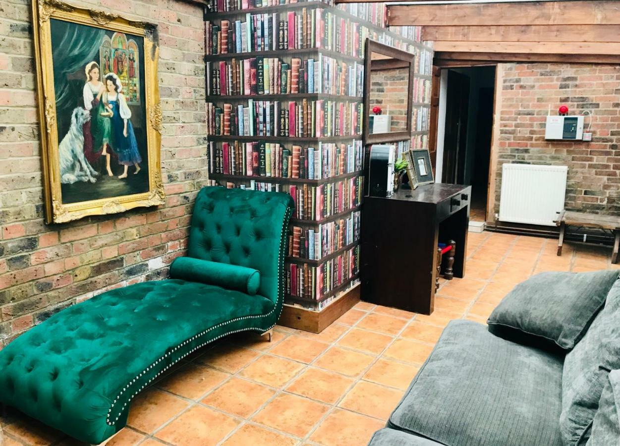 Oldlands Farmhouse Gatwick Horley Buitenkant foto