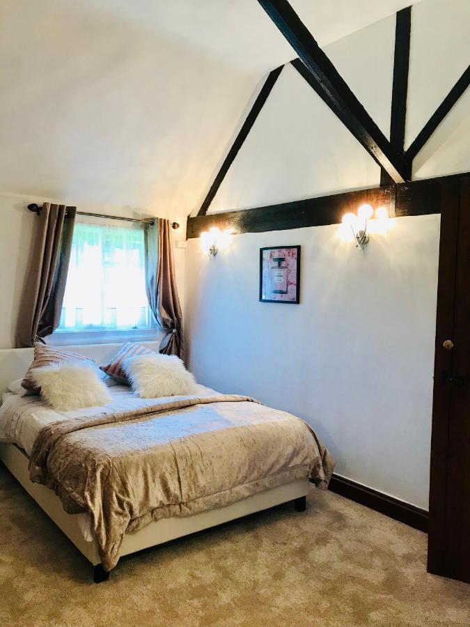 Oldlands Farmhouse Gatwick Horley Buitenkant foto